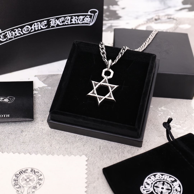 Ch**me He**ts necklaces